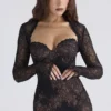 Lucienne Schwarzes Spitzen-Maxikleid – Limited Edition Lucienne Schwarzes Spitzen-Maxikleid – Limited Edition
