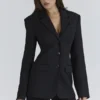 Luella Schwarze Blazer-Jacke aus Krepp mit Sanduhr-Silhouette Luella Schwarze Blazer-Jacke aus Krepp mit Sanduhr-Silhouette