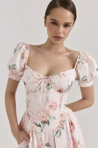 Lulabell Midi-Kleid aus Baumwolle mit Pfirsichblütenmuster und Puffärmeln