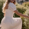 Lulabell Weißes Midi-Kleid aus Stretch-Baumwolle mit Puffärmeln Lulabell Weißes Midi-Kleid aus Stretch-Baumwolle mit Puffärmeln