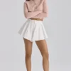 Lumi Weiße Baumwoll-Mini-Shorts mit ausgestelltem Bein Lumi Weiße Baumwoll-Mini-Shorts mit ausgestelltem Bein