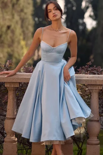 Mademoiselle Cinderella – Blaues Midi-Kleid aus Tüll