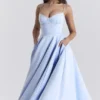 Mademoiselle Cinderella – Blaues Midi-Kleid aus Tüll Mademoiselle Cinderella – Blaues Midi-Kleid aus Tüll