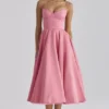 Mademoiselle Midi-Kleid aus Himbeer-Satin-Tüll Mademoiselle Midi-Kleid aus Himbeer-Satin-Tüll