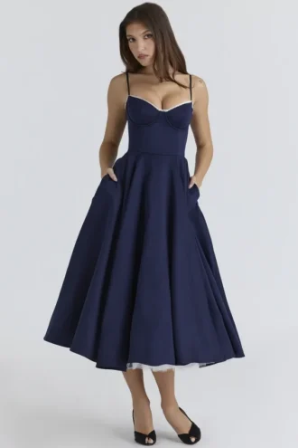Mademoiselle Midi-Kleid aus marineblauem Satin und Tüll