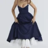 Mademoiselle Midi-Kleid aus marineblauem Satin und Tüll Mademoiselle Midi-Kleid aus marineblauem Satin und Tüll