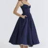 Mademoiselle Midi-Kleid aus marineblauem Satin und Tüll Mademoiselle Midi-Kleid aus marineblauem Satin und Tüll