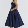Mademoiselle Midi-Kleid aus marineblauem Satin und Tüll Mademoiselle Midi-Kleid aus marineblauem Satin und Tüll