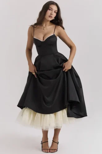 Mademoiselle – Midi-Kleid aus schwarzem Tüll