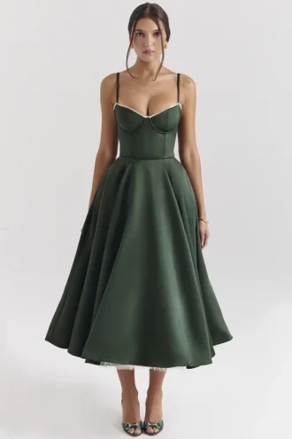 Mademoiselle Midikleid aus satinfarbenem Tüll in Waldgrün