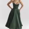 Mademoiselle Midikleid aus satinfarbenem Tüll in Waldgrün Mademoiselle Midikleid aus satinfarbenem Tüll in Waldgrün