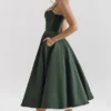 Mademoiselle Midikleid aus satinfarbenem Tüll in Waldgrün Mademoiselle Midikleid aus satinfarbenem Tüll in Waldgrün