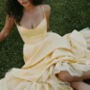 Mademoiselle Sunshine Gelbes Midi-Kleid aus Satintüll Mademoiselle Sunshine Gelbes Midi-Kleid aus Satintüll