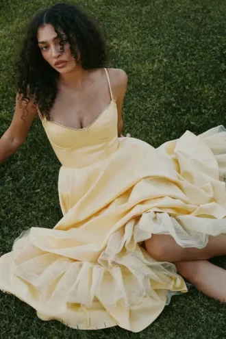 Mademoiselle Sunshine Gelbes Midi-Kleid aus Satintüll