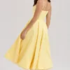 Mademoiselle Sunshine Gelbes Midi-Kleid aus Satintüll Mademoiselle Sunshine Gelbes Midi-Kleid aus Satintüll