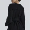 Madison Schwarze Strickjacke aus reiner Wolle mit drapierter Vorderseite Madison Schwarze Strickjacke aus reiner Wolle mit drapierter Vorderseite