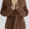Madison Tan Strickjacke aus reiner Wolle mit drapierter Vorderseite Madison Tan Strickjacke aus reiner Wolle mit drapierter Vorderseite