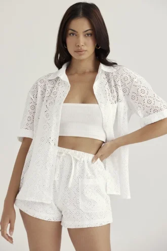 Carrie Weisses Broderie-Anglaise-Hemd