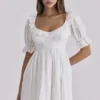Maisie Weißes Regency-Babydoll-Minikleid mit Broderie Anglaise