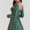 Malika – Grünes Minikleid mit Blumenmuster und Korsett