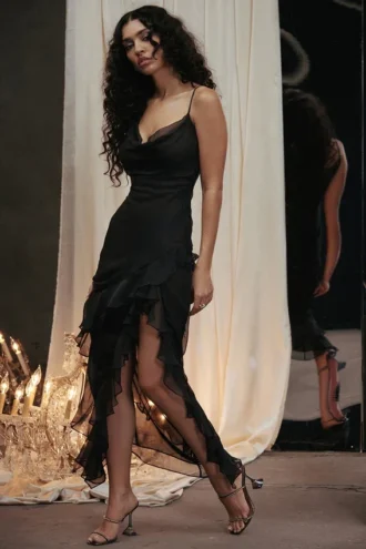 Malila Schwarzes Maxikleid mit Rüschen