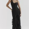 Malila Schwarzes Maxikleid mit Rüschen Malila Schwarzes Maxikleid mit Rüschen