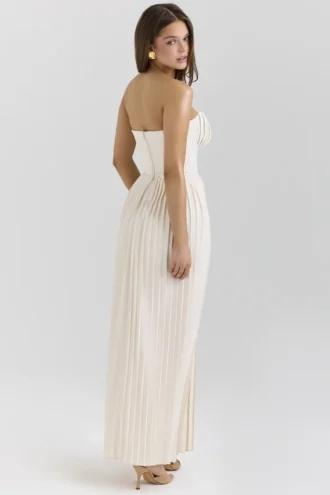 Marcella – Maxikleid aus elfenbeinfarbenem Georgette mit Falten