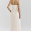 Marcella – Maxikleid aus elfenbeinfarbenem Georgette mit Falten