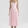 Marci Pinkes plissiertes Midi-Korsetts-Kleid
Marci Pinkes plissiertes Midi-Korsetts-Kleid Marci Pinkes plissiertes Midi-Korsetts-Kleid
Marci Pinkes plissiertes Midi-Korsetts-Kleid