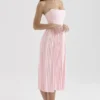 Marci Pinkes plissiertes Midi-Korsetts-Kleid
Marci Pinkes plissiertes Midi-Korsetts-Kleid Marci Pinkes plissiertes Midi-Korsetts-Kleid
Marci Pinkes plissiertes Midi-Korsetts-Kleid