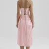 Marci Pinkes plissiertes Midi-Korsetts-Kleid
Marci Pinkes plissiertes Midi-Korsetts-Kleid Marci Pinkes plissiertes Midi-Korsetts-Kleid
Marci Pinkes plissiertes Midi-Korsetts-Kleid