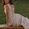 Mariabella Cremefarbenes Midi-Sommerkleid aus Baumwolle mit Blumenprint Mariabella Cremefarbenes Midi-Sommerkleid aus Baumwolle mit Blumenprint