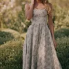Mariabella Midi-Kleid aus Baumwolle mit Salbei-Blumenprint Mariabella Midi-Kleid aus Baumwolle mit Salbei-Blumenprint