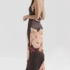 Mariamma Dunkelbraunes Maxikleid aus Satin mit Blumenprint Mariamma Dunkelbraunes Maxikleid aus Satin mit Blumenprint