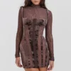 Marica Braunes Korsetts-Kleid aus Samt und Spitze Marica Braunes Korsetts-Kleid aus Samt und Spitze