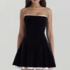Marilla – Schwarzes, trägerloses Samt-Kleid Marilla – Schwarzes, trägerloses Samt-Kleid