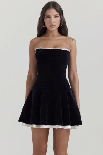 Marilla – Schwarzes, trägerloses Samt-Kleid