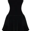 Marilla – Schwarzes, trägerloses Samt-Kleid Marilla – Schwarzes, trägerloses Samt-Kleid