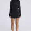 Mariska – Schwarzes, langärmeliges, rückenfreies Minikleid aus Satin Mariska – Schwarzes, langärmeliges, rückenfreies Minikleid aus Satin