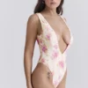 Martinique Bademode mit Blumenprint und tiefem Ausschnitt Martinique Bademode mit Blumenprint und tiefem Ausschnitt