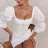 Matilda Weißes Korsetts-Kleid mit Puffärmeln Matilda Weißes Korsetts-Kleid mit Puffärmeln
