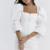 Matilda Weißes Korsetts-Kleid mit Puffärmeln Matilda Weißes Korsetts-Kleid mit Puffärmeln