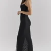Maxikleid „Calla“ mit schwarzen Perlenverzierungen Maxikleid „Calla“ mit schwarzen Perlenverzierungen