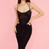 Maya Schwarzes Midi-Kleid mit Rüschen Maya Schwarzes Midi-Kleid mit Rüschen