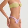 Delphi Bikinis mit Rüschen in Violett und Blumenmuster für die Unterteile Delphi Bikinis mit Rüschen in Violett und Blumenmuster für die Unterteile
