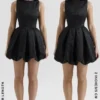 Melika Schwarzes, rückenfreies, besticktes Mini-Puffball-Kleid Melika Schwarzes, rückenfreies, besticktes Mini-Puffball-Kleid