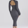 Meliora Midi-Kleid aus anthrazitfarbenem Strick Meliora Midi-Kleid aus anthrazitfarbenem Strick