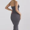 Meliora Midi-Kleid aus anthrazitfarbenem Strick Meliora Midi-Kleid aus anthrazitfarbenem Strick