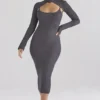 Meliora Midi-Kleid aus anthrazitfarbenem Strick Meliora Midi-Kleid aus anthrazitfarbenem Strick