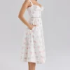 Midi-Kleid aus Baumwolle mit Knopfleiste und Chiarina-Rosenprint Midi-Kleid aus Baumwolle mit Knopfleiste und Chiarina-Rosenprint